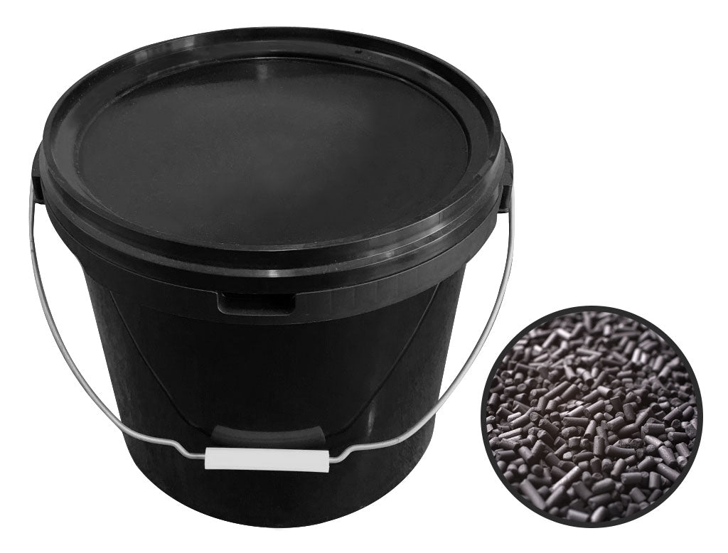 Granulated activated carbon in a bucket - 8 kg