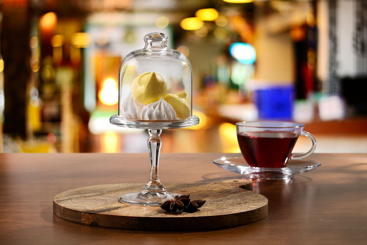 Cake tray with stand and lid