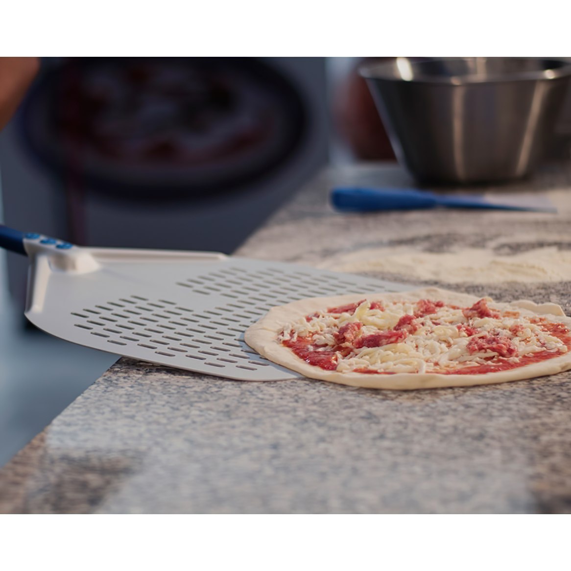 Aluminum pizza spatula - 33 cm - perforated