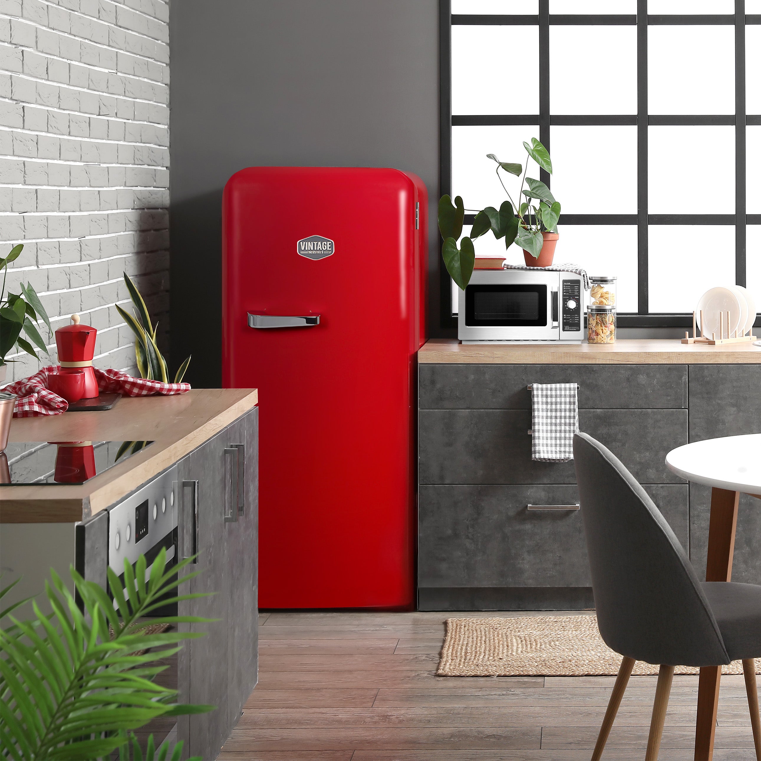 Retro refrigerator - red