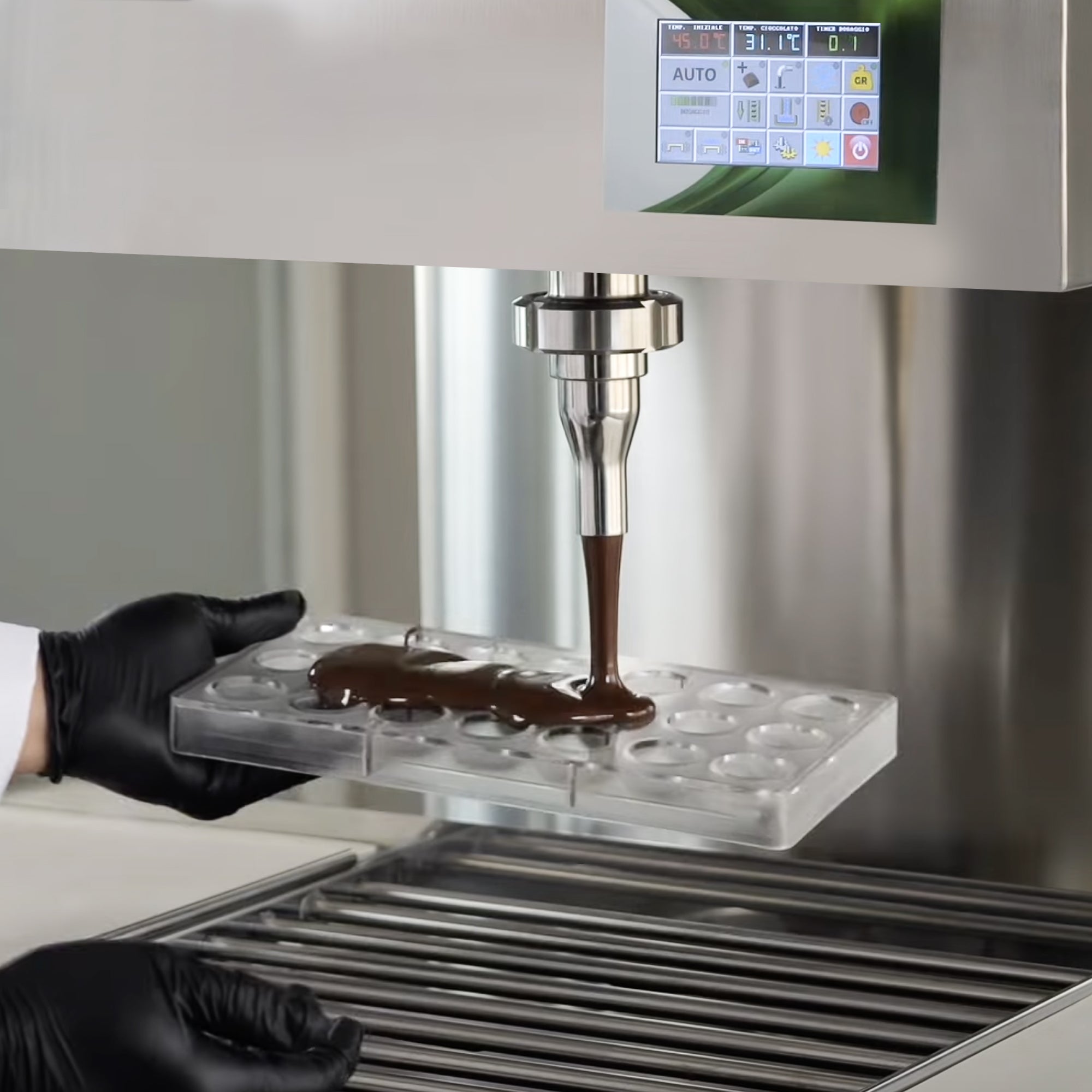 Chocolate tempering device with tap - Chocotemper